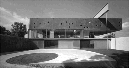 J House, diseño espacial en una casa construida dentro de otra casa